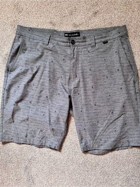 Mens Travis Mathew 9” Lifestyle Golf Shorts Size 36 Palm Tree